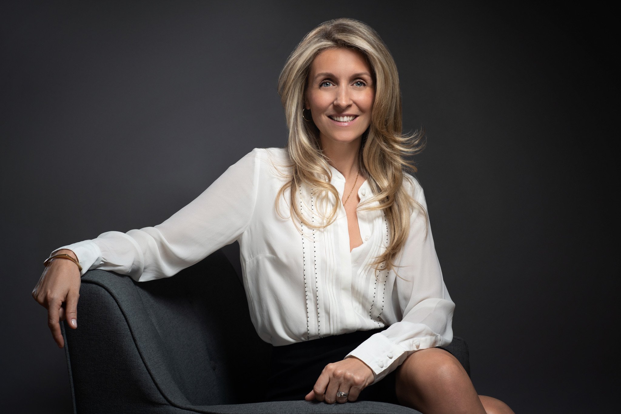 What to Wear for Your Professional Headshot Session: Tips for Business Success